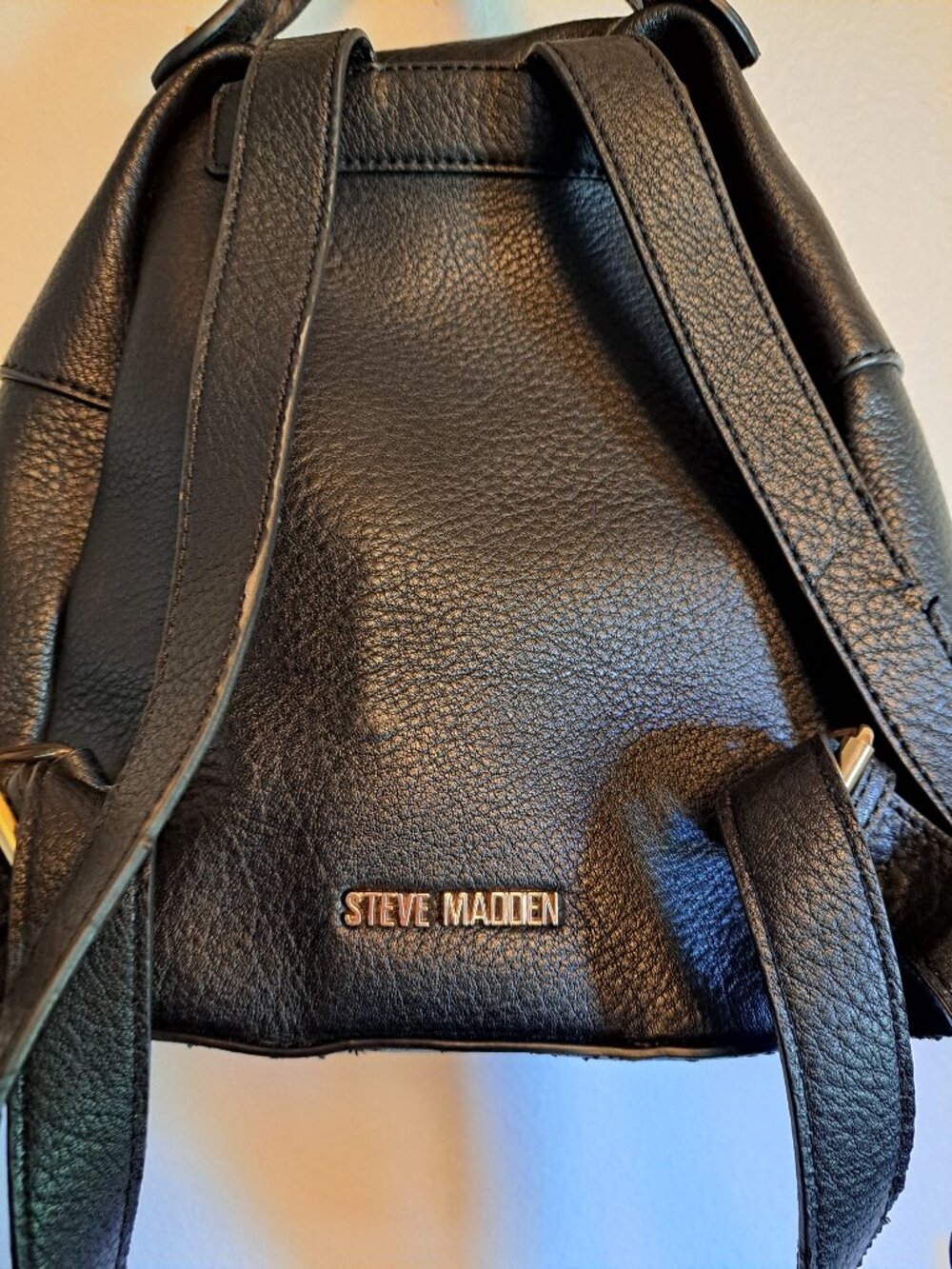 Black Steve Madden embroidered floral backpack with gold hardware. - Picture 4 of 13